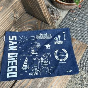 Map tote San Diego can be used as a makeup bag. Pencil case, just about anything